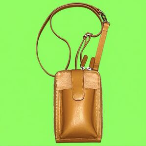 新品 Artycude 大人が持ちたいスマホポーチ キャメル Camel レザー ミニショルダーバッグ スマホショルダー ベージュ