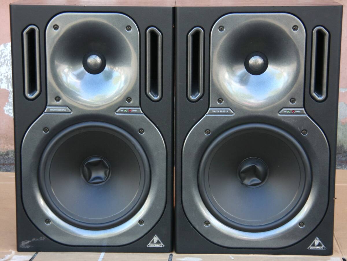 Behringer　Truth　b2031a　ペア　パワードスピーカー　音響 ベリンガー BEHRINGER B2031A TRUTH パワードモニタースピーカー