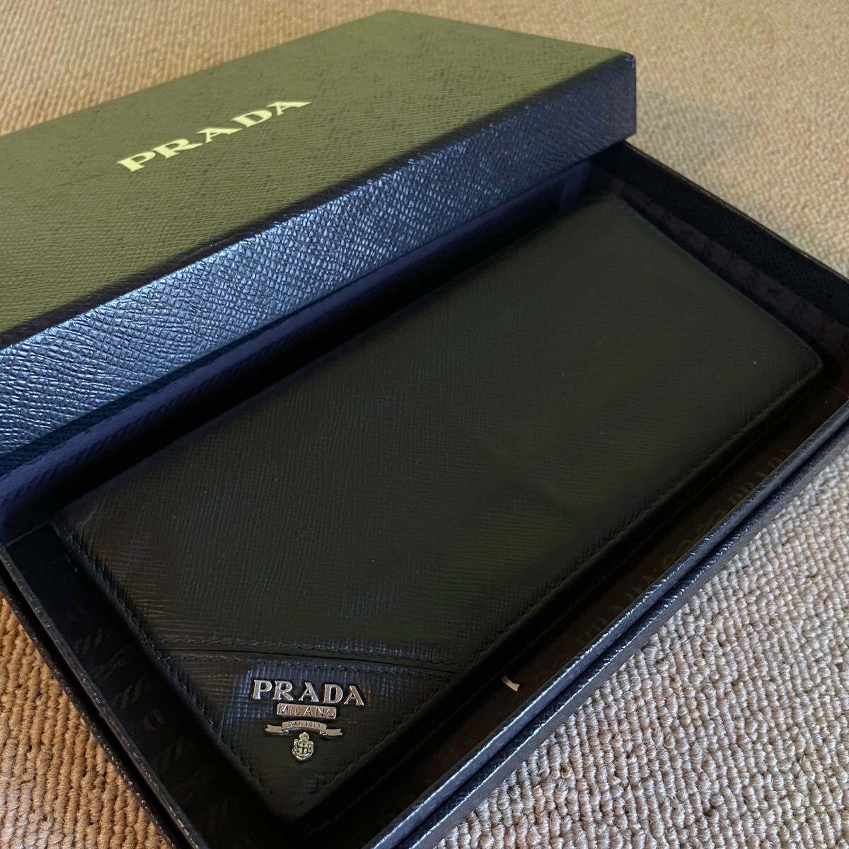 2025年最新】Yahoo!オークション -prada サフィアーノ レザー 長