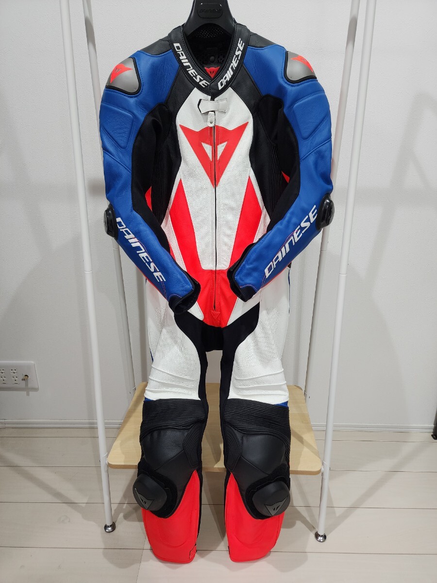 DAINESE レーシングスーツ 革ツナギ サイズ46ダイネーゼ 人気レザースーツのフィット感を実際にバイクに跨ってレビュー！