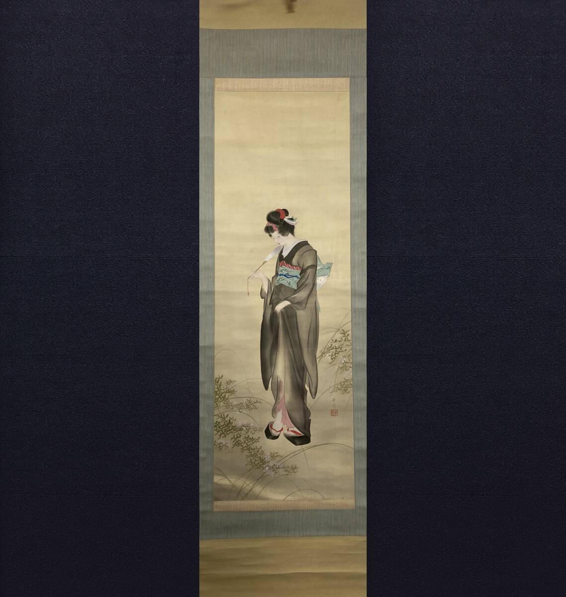 【真作】掛軸　優雅な美人図　伝統的日本画　古雅な装いの女性　日本の伝統美　R5 人気ブランド 源氏物語 を読む 掛軸（在銘 絹本 花魁】美人画