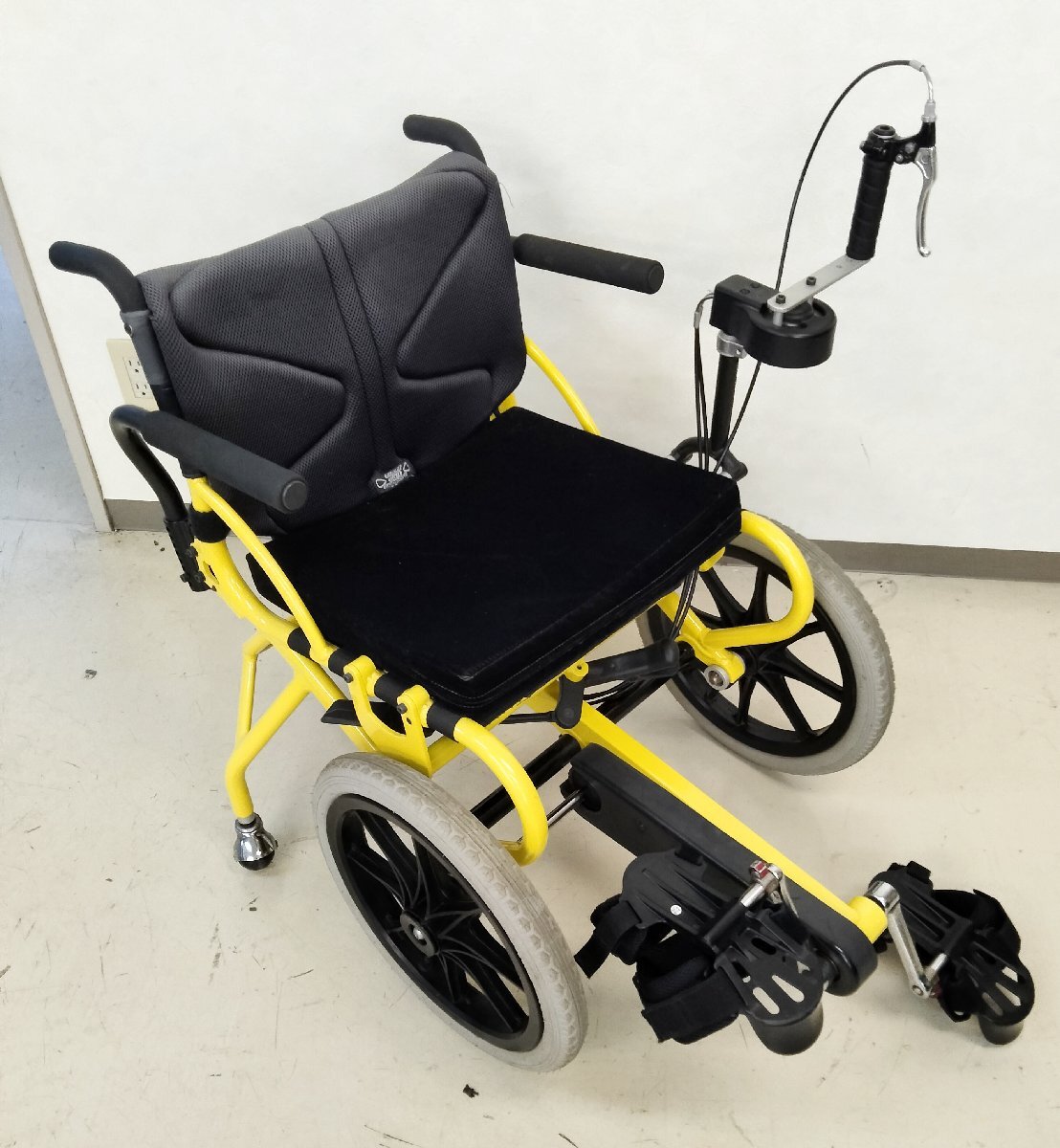 ☆希少!! 美品 コギー 足こぎ車いす ソリッドイエロー Mサイズ 左手ハンドル COGY（コギー） 足こぎ車いす「COGY」ソリッドイエロー
