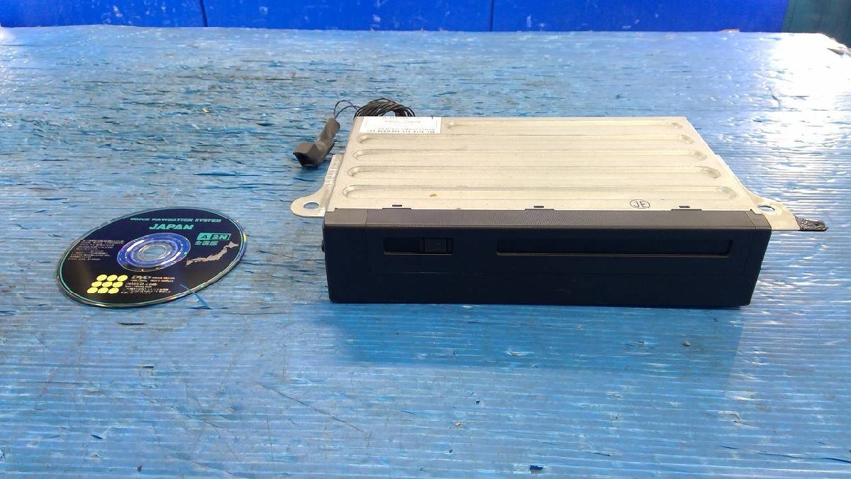 トヨタ　セルシオ30 31 後期　純正GPS地図アンテナ　動作確認済み　中古品 トヨタ セルシオ30 31 後期 純正GPS地図アンテナ 動作確認済み