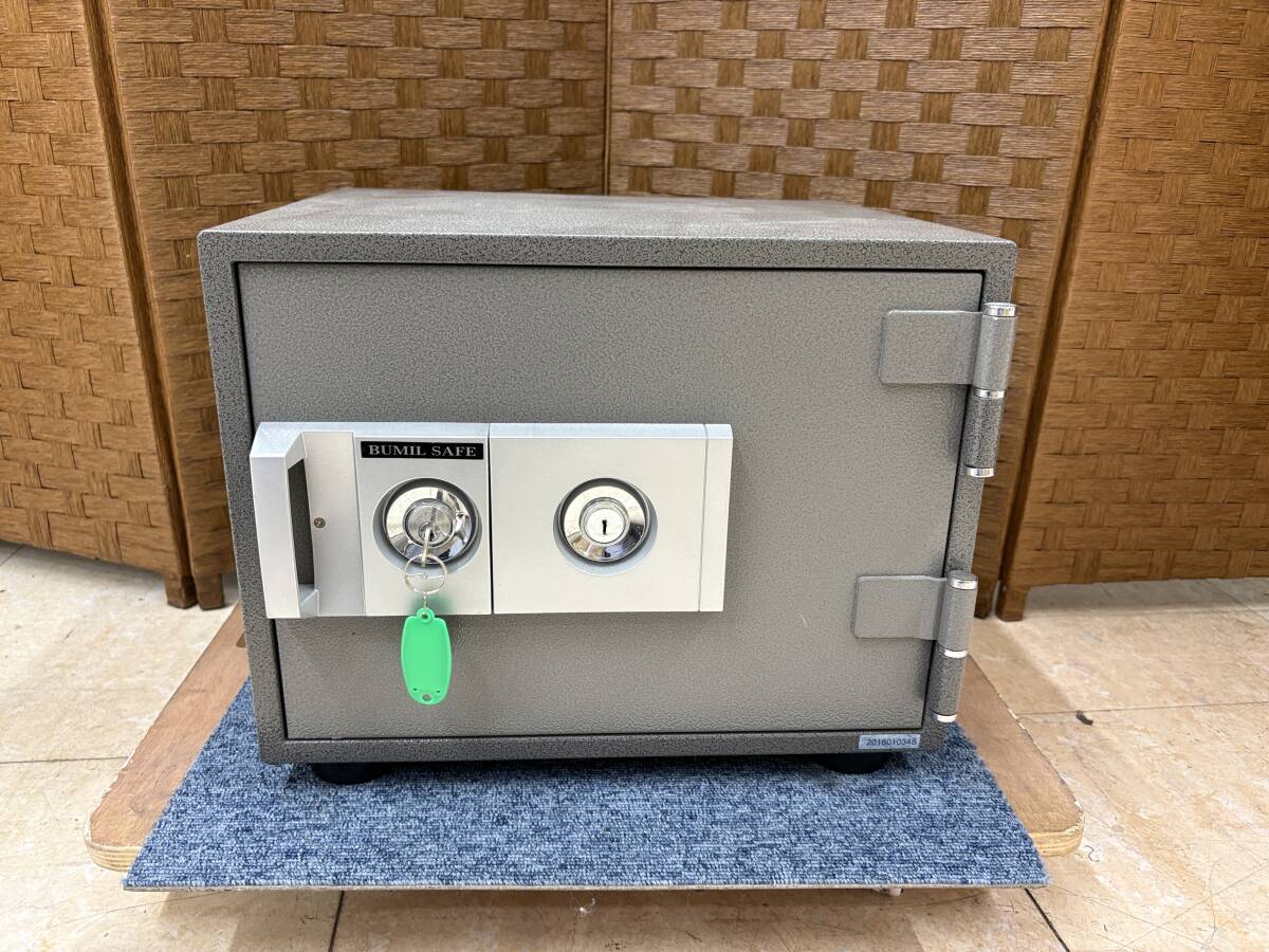 小型耐火金庫 シリンダーセ－フ 保管庫 トレー付き FK18AK オカムラ 小型金庫耐火1H（シリンダー）19L 480幅×411奥行×368高