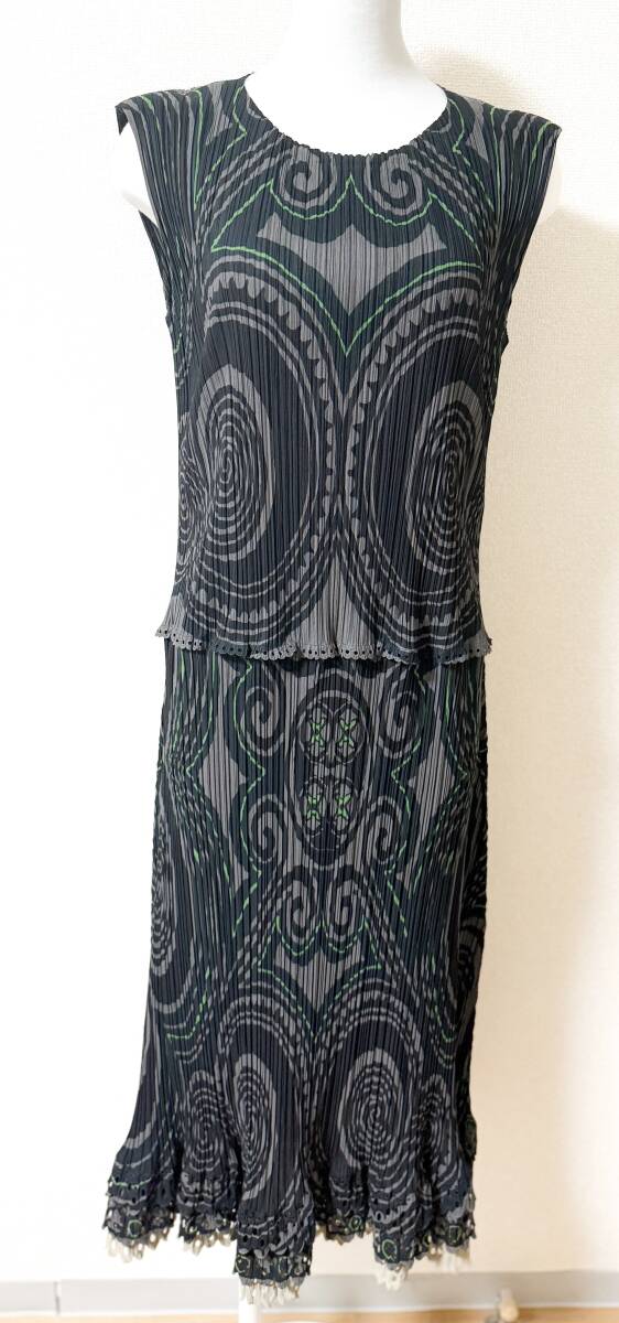 ISSEY MIYAKE FETE ドット柄ノースリーブワンピース ISSEY MIYAKE FETE ドット柄ノースリーブワンピース イッセイ