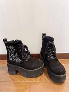 厚底黒 スエード 刺繍入り 編み上げプラットフォームショートブーツM 23.0~23.5