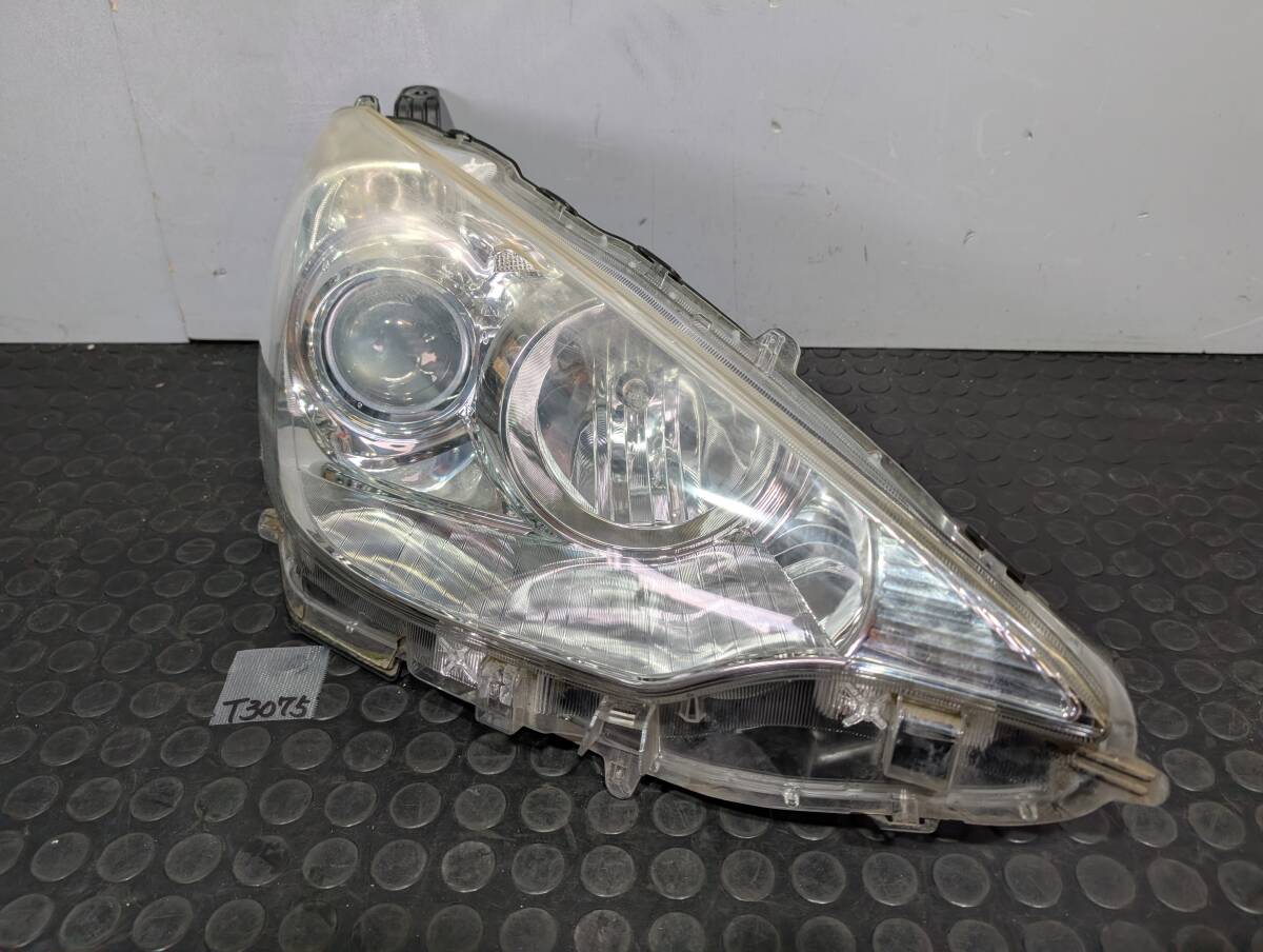 2012 年 アクア NHP10 右 ヘッドライト KOITO 52-244 トヨタ アクア NHP10 右ヘッドライト交換 KOITO 52-244 81110
