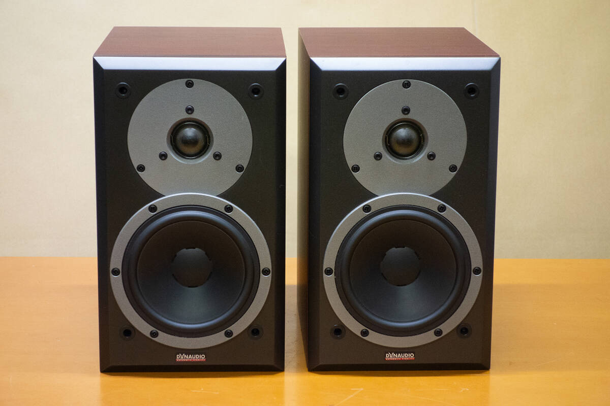 ディナウディオ DYNAUDIO DM2/6 ブックシェルフ型スピーカー DM 2/6 │ Bookshelf │ Ideally suited for small sized rooms