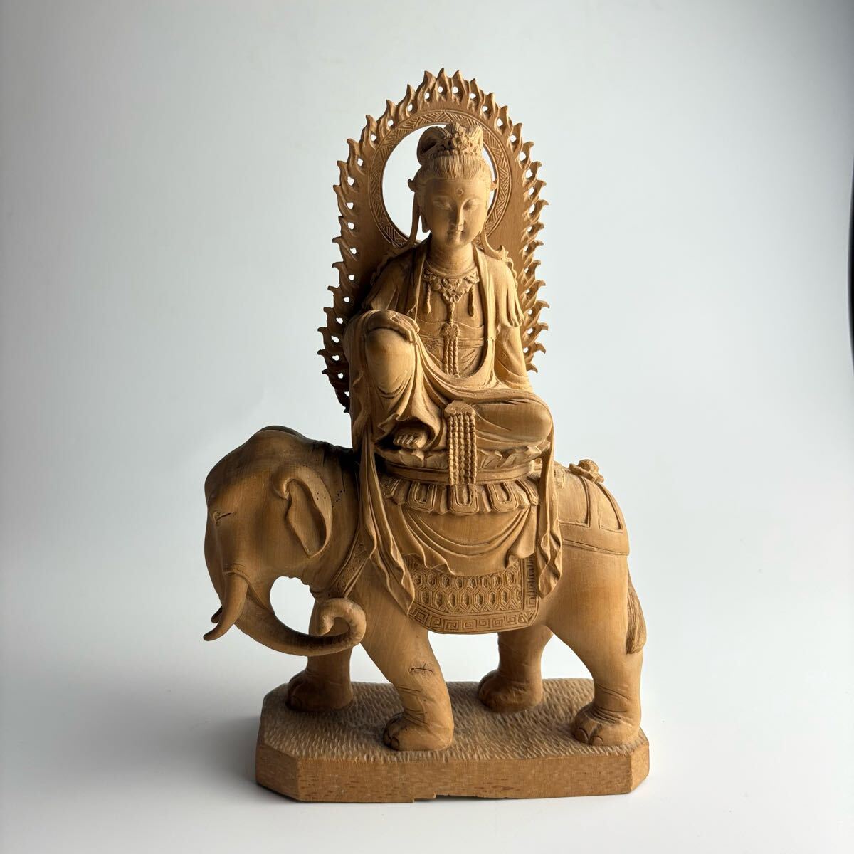 木彫りの仏像 高さ71㎝　木彫 一刀彫 木像 彫刻 仏教 古美術 古道具 骨董 木彫りの仏像 高さ71㎝ 木彫 一刀彫 木像 彫刻 仏教 古美術 古道具