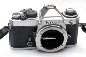 Nikon ニコン 昔の高級一眼レフカメラ FE(銀)ボディ 希少な作動品(腐食なし)