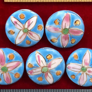 ¶!¶ 金粉彩磁ミニチュアワールド - 10個で1単位 ¶!¶ 約厚12㎜×Φ23㎜ 水色釉に彩磁金粉縁取り米型花 手作 手芸 縫製 服飾 インテリア