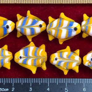 ¶!¶ ガラス細工ミニチュアワールド - 8個で1単位 熱帯魚17㎜×17㎜ ¶!¶ 藍黄白三色の生き生き熱帯魚 手作 手芸 工芸 インテリア 趣味