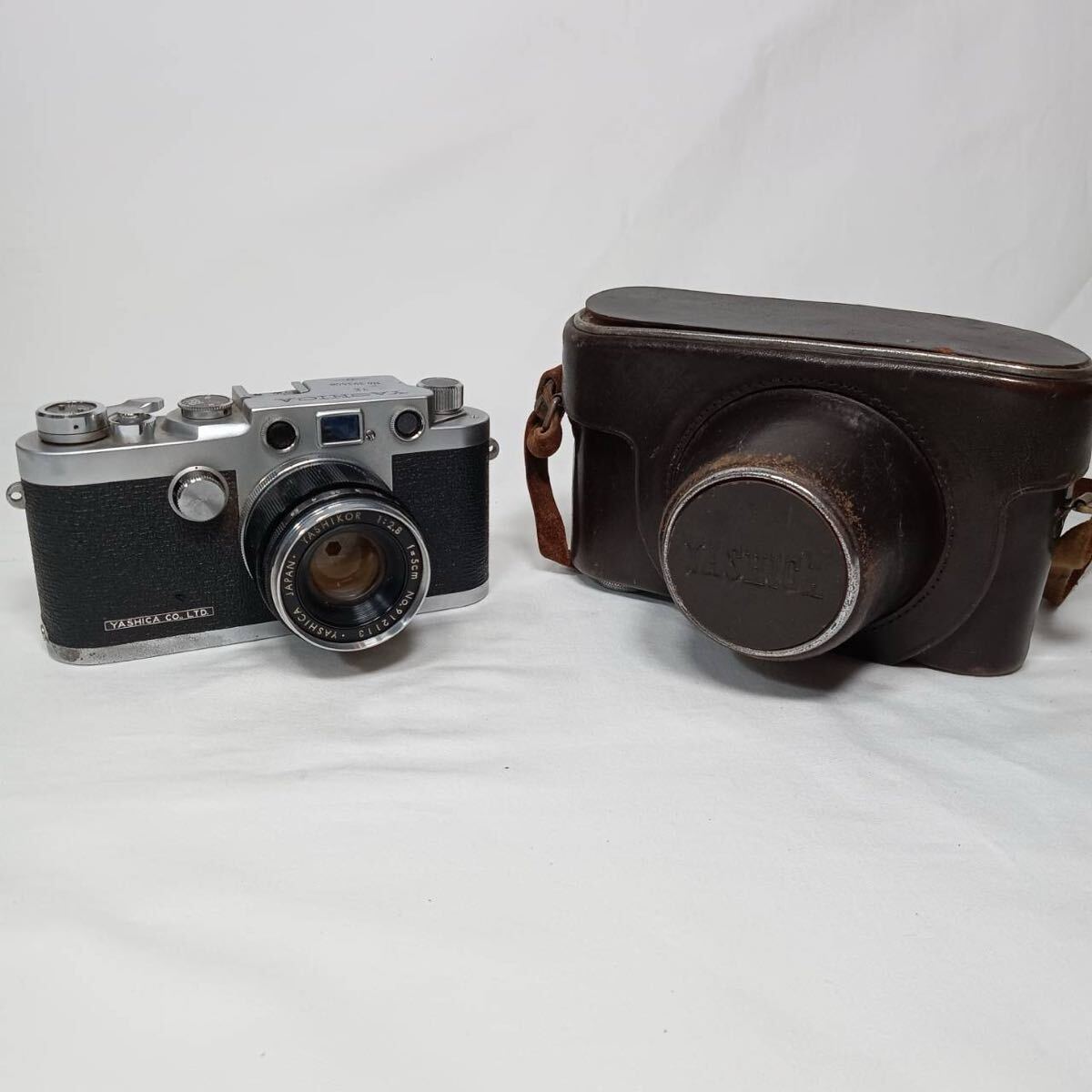 Yashica YE フィルムカメラ　ケース付き Yahoo!オークション -「yashica ye」の落札相場・落札価格