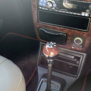 ダイハツ ミラジーノ 取り付け例 ウッド調 木目 汎用 ATシフトノブ プッシュ式type3 MT車風に変身 木目 シフトレバー 内装 カスタム レトロ