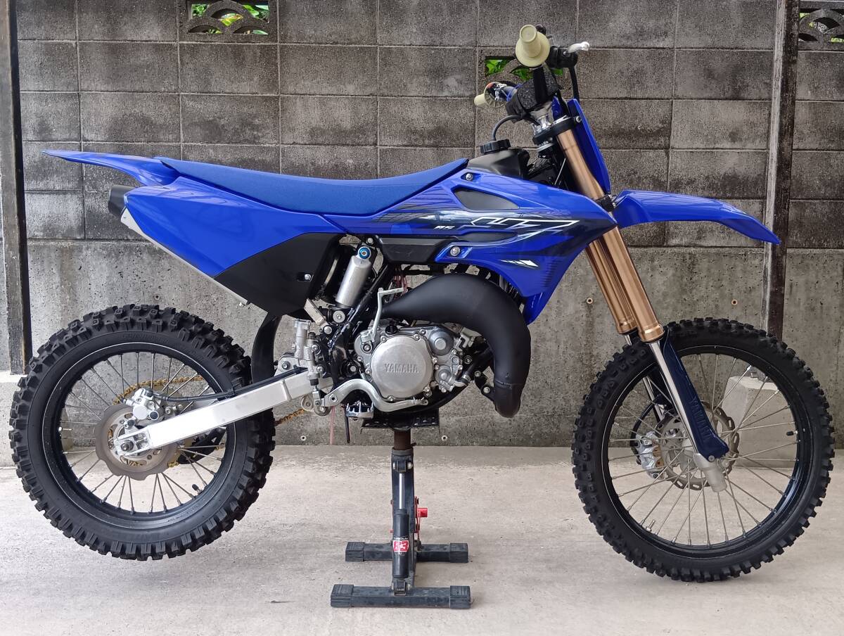 ◇展示品 ヤマハ YZ80 YZ85 スズキ RM80 RM85 レンサル/RENTHAL ウルトラライト リアスプロケット 428 47丁(121U-428-47GPHS) yz talon スプロケット 52の通販