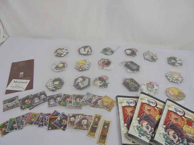 アニメグッズまとめ売り200点以上　ラバーストラップ、缶バッジ、ストラップ等 鬼滅の刃 缶バッジ ラバーストラップ アクリルスタンド等 約200