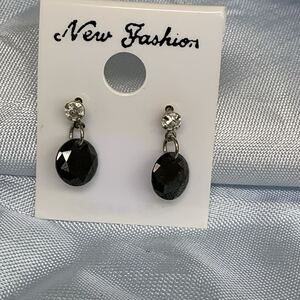 ジルコニアピアス ブラックダイヤモンド風 揺れるタイプ/未使用