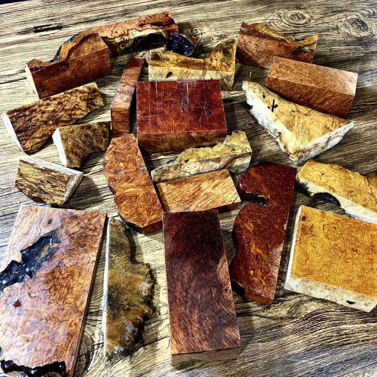 【tossy】花梨瘤紅白トレイ 如燐杢 葡萄杢 無垢板 朱色の銘木】本花梨 瘤杢 特上 silver MP | 木軸ペン工房 金杢犀