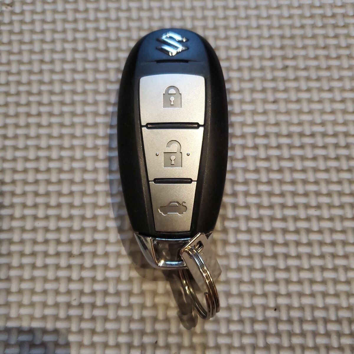 スイフト DBA-ZC72S キーレスリモコン TS007 37172-71L00【同梱不可】