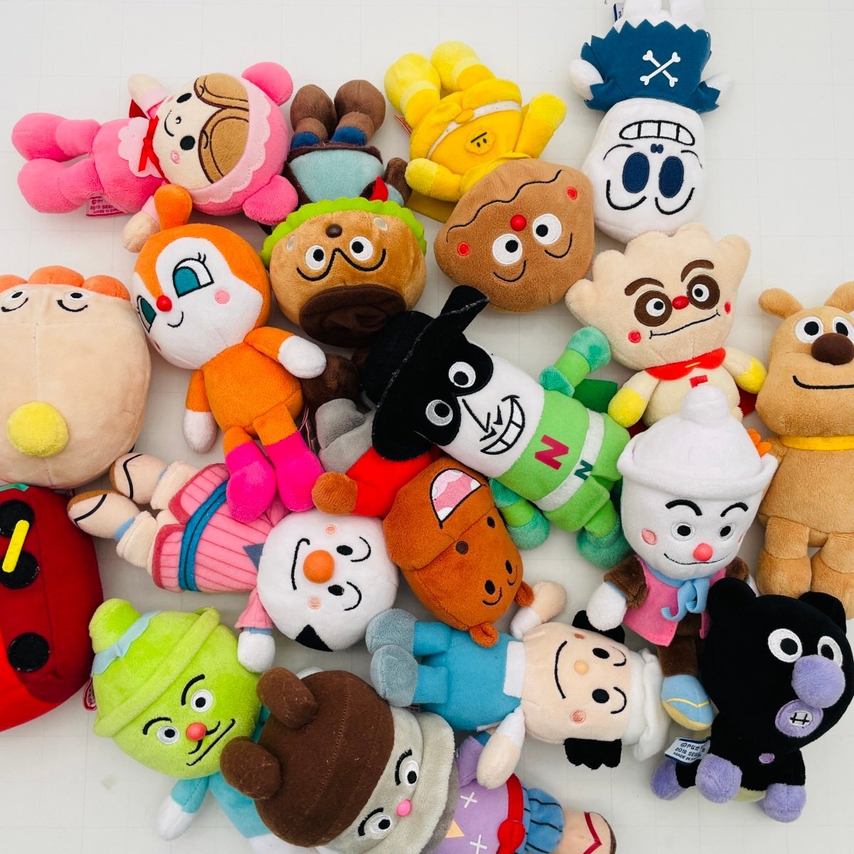 アンパンマン - 新品・未使用品！ それいけ! アンパンマン ぬいぐるみ 14点セット アンパンマン ぬいぐるみ 14個セット - メルカリ