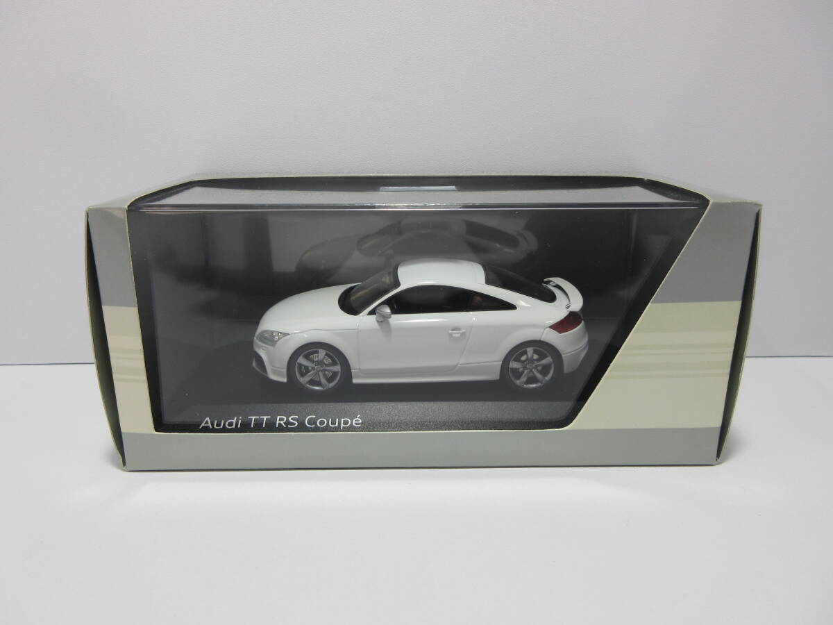 ディーラー正規品 Audi TT Coupé ミニカー シルバー 1:43 ディーラー正規品 Audi TT Coupé ミニカー シルバー 1:43 - メルカリ