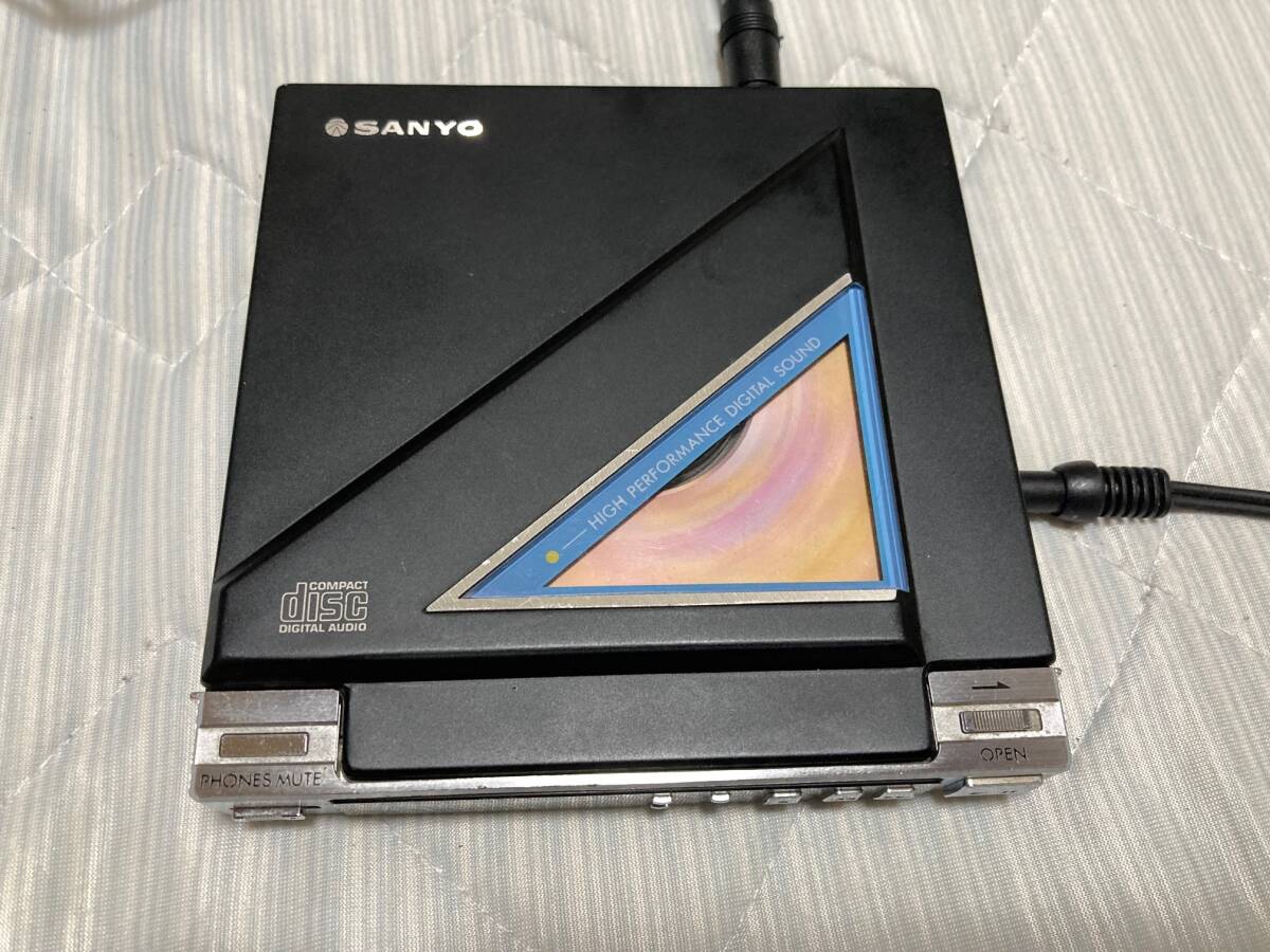 【動作確認済】SANYO CDP-V1G カラオケセット　CD30枚付き 動作確認済】SANYO CDP-V1G カラオケセット CD30枚付き