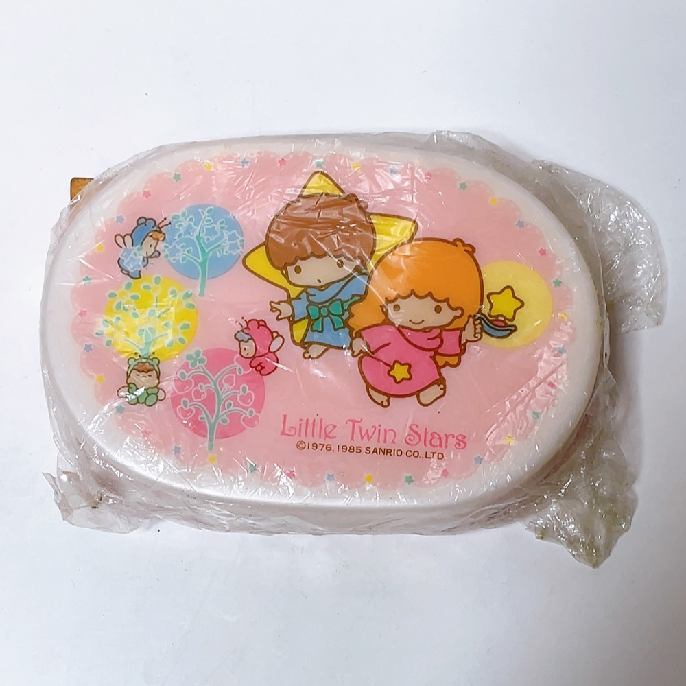 1976 1985 キキララ アルミ製 弁当箱 ランチボックス ランチBOX Amazon | 昭和レトロ 1985年 リトルツインスターズ キキララ