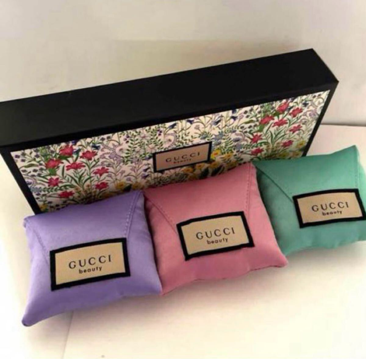 GUCCI クッション　新品未使用 yukishop｜激安ブランドコピー バッグ/時計/服/靴/ジュエリー