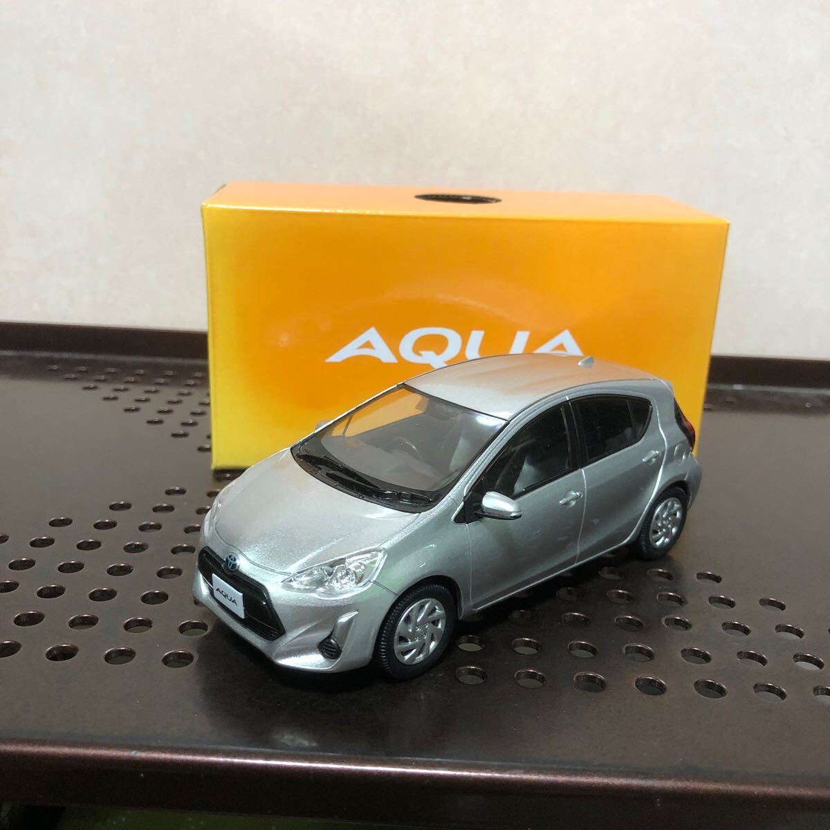 1/43 Wits　トヨタ　3代目セルシオ　Fパッケージ　ミニカー　ホワイト First43 1/43 トヨタ セルシオ 2001 ホワイト