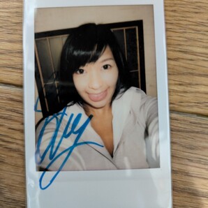 小倉奈々 サイン チェキ スーツ セクシー 女優 ぺろ 舌