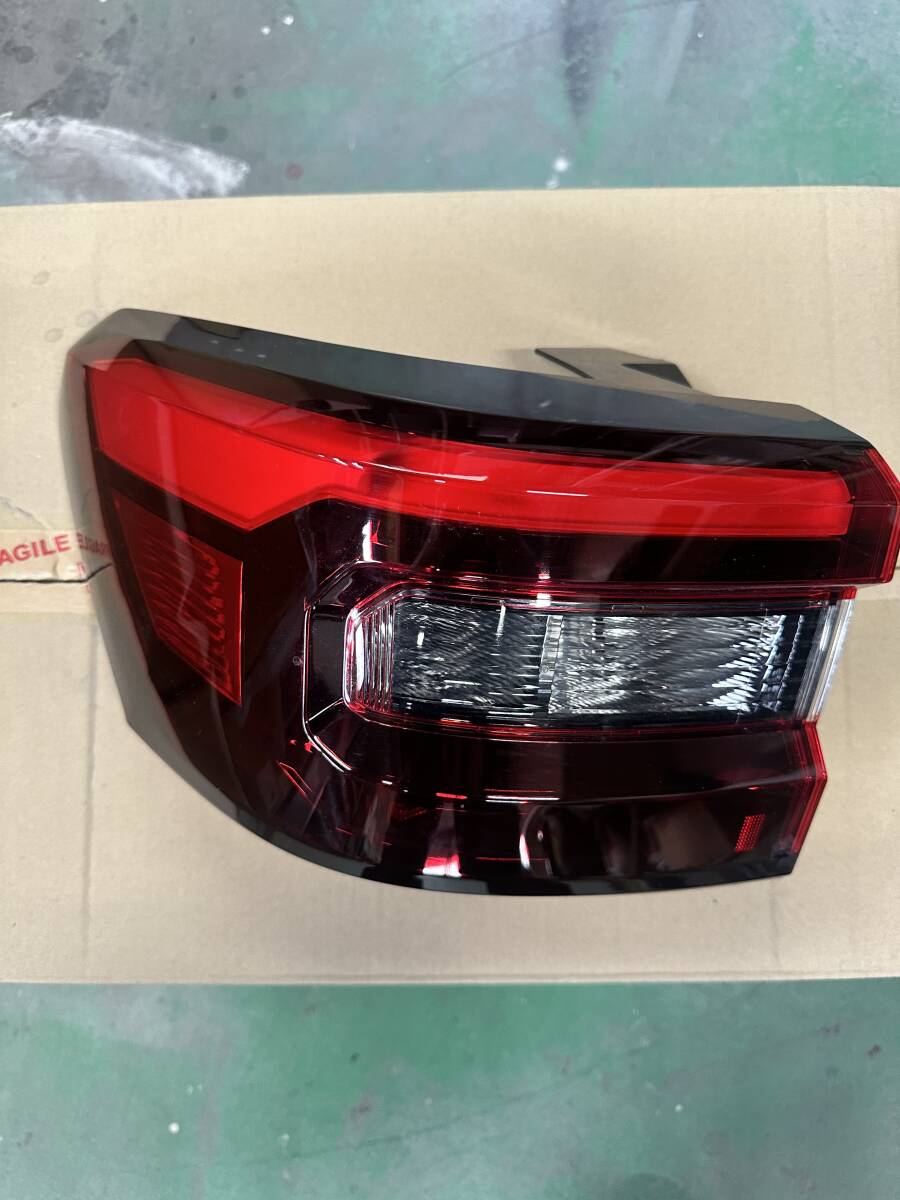 トヨタ ライズ テールライト テールランプ右 imgrc0087846984.jpg