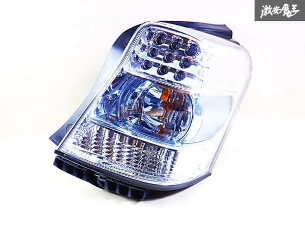 トヨタ サイ SAI AZK10 純正 右 テールライト ランプ レンズ y86 トヨタ サイ SAI AZK10 純正 右 テールライト ランプ レンズ y86