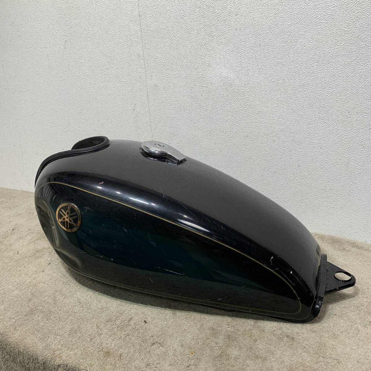 Yahoo!オークション -「sr400 タンク ブラック」の落札相場