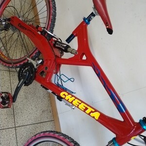 Для 26-дюймовых покрышек: алюминиевая рама CHEETA Cycles 6061-T6