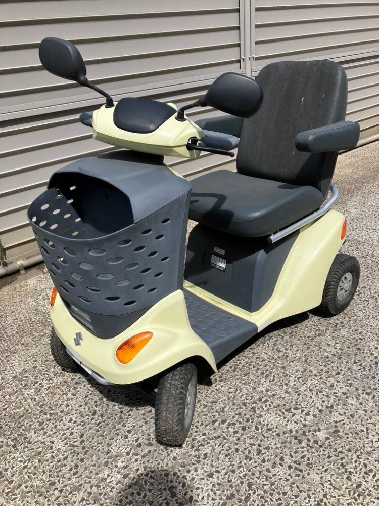 セニアカー★スズキ★イエロー★ET4E★中古車 セニアカー☆スズキ☆イエロー☆ET4E☆中古車 - メルカリ