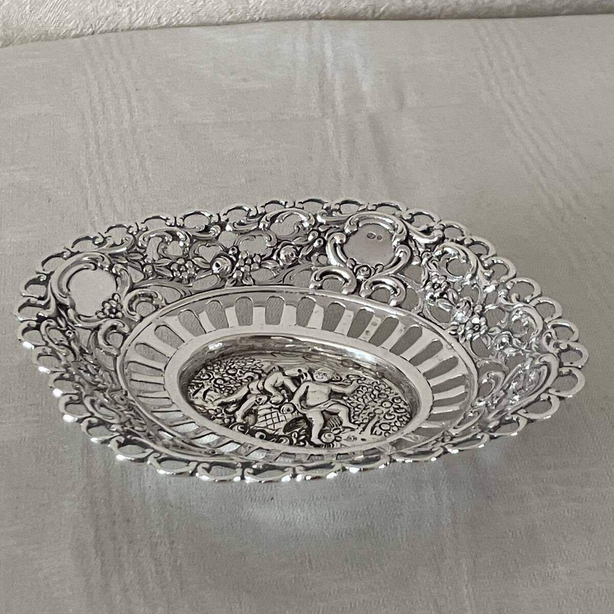 TOP刻印 純銀製トレイ（830 Silver）アンティーク工芸品 純銀 シルバートレイ シルバートレー アンティーク - メルカリ