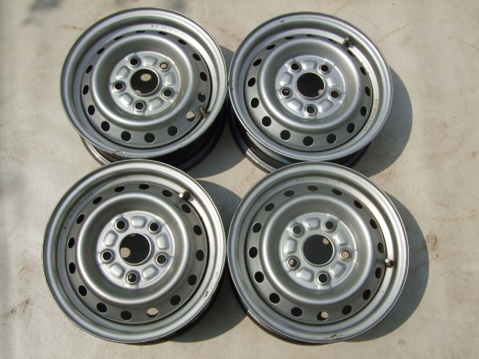 トヨタ純正　コンパクトカー用鉄ホイル　４本　送料無料（１部地域除く） トヨタ純正 コンパクトカー用鉄ホイル 4本 送料無料（1部地域