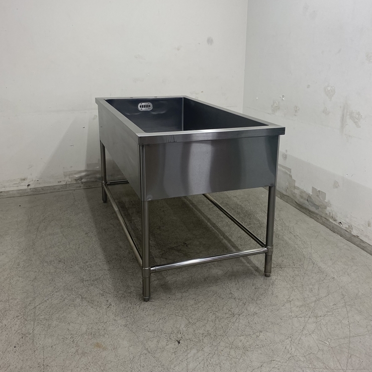 中古 業務用 シンク流し台、４槽 サイズ、W 1800 タイプ 中古 業務用 シンク流し台、4槽 サイズ、W 1800 タイプ