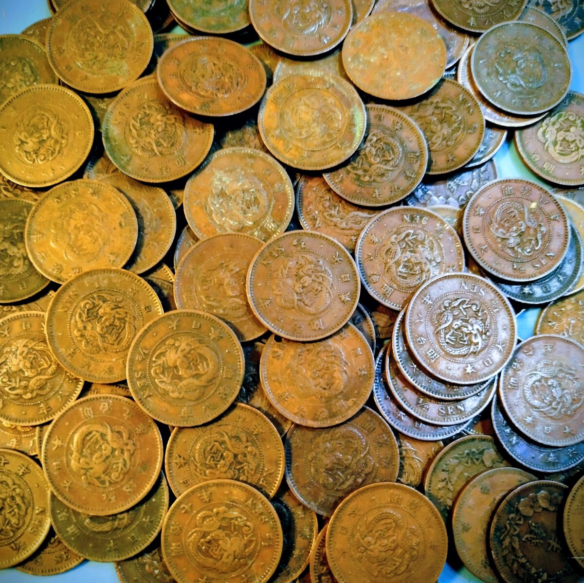 半銭 44枚、五厘銭50枚前後 包装紙付 50枚】包装紙 和柄 半裁 半裁 ツバキ 50枚