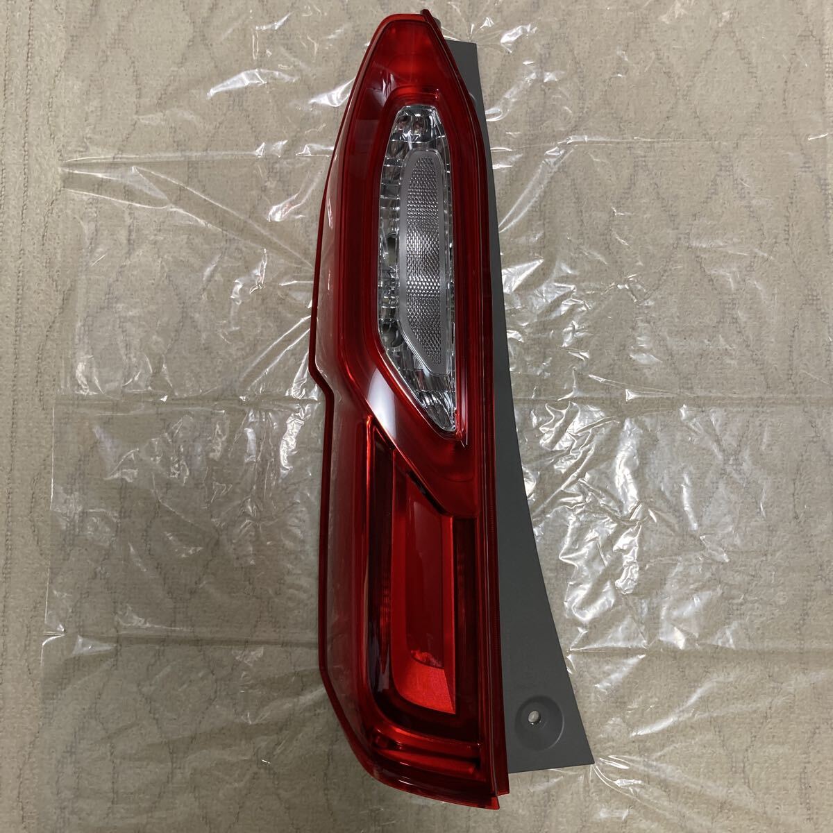 NBOXカスタム　左テールランプ　33550-TTA-J610-M1 N-BOX/NBOX Nボックス/カスタム JF3/JF4 純正 左 テールランプ