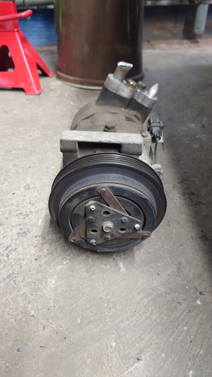 日産フェアレディZ33 前期 エアコンコンプレッサー リビルト]フェアレディZ[Z33/HZ33]エアコンコンプレッサー A/C