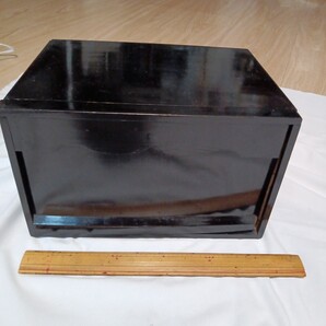 重箱 古い50年〜60年くらい前ではないか、実家にて、断捨離してて、みつかりました。年代物です。横ー27 高さー13 幅ー20。配送料無料。