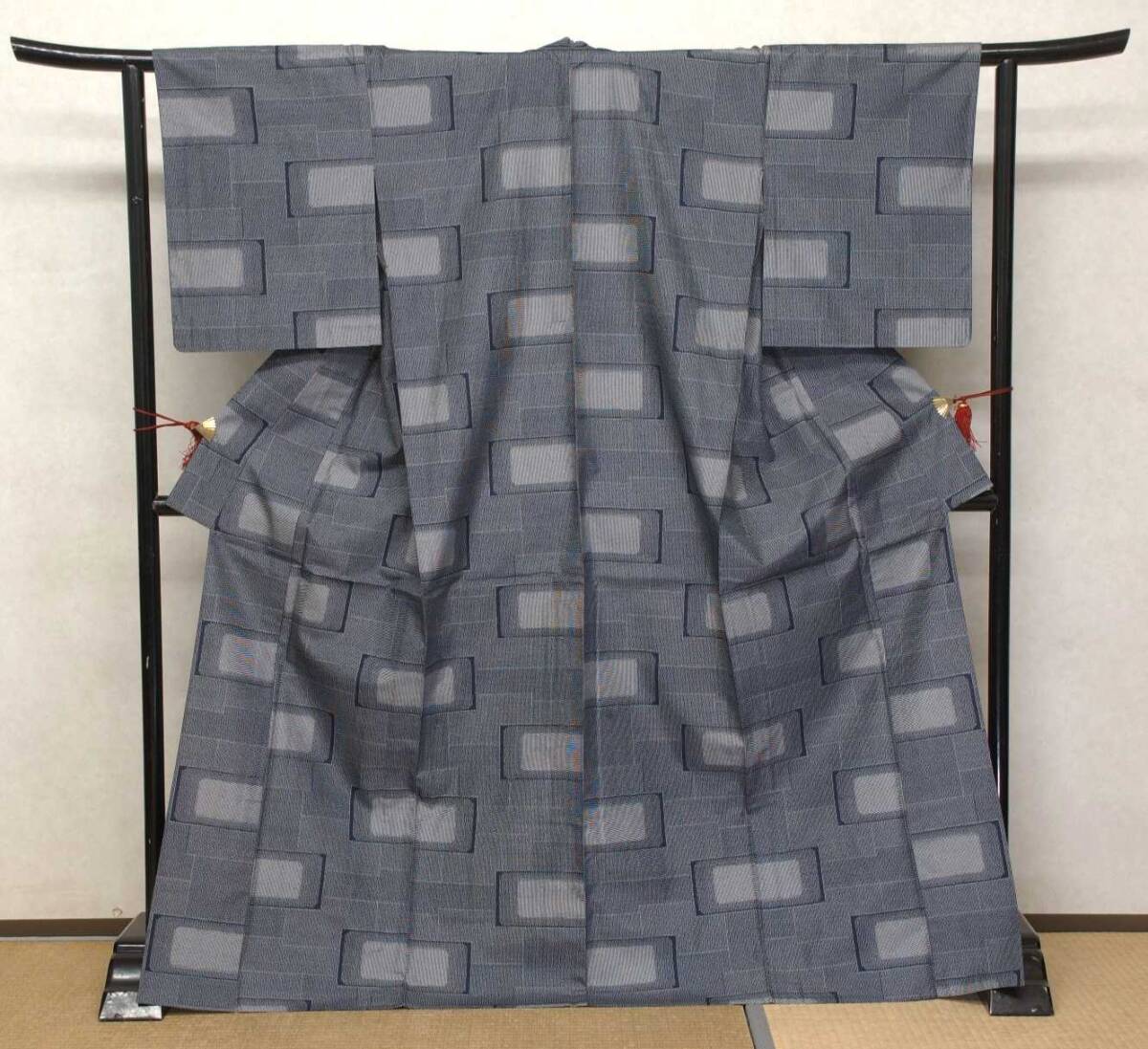 【あい】新品未着用 正絹 単衣 染め紬 中古】 紬 ぜんまい紬風 袷 レディース 正絹 ベージュ 無地 柄八