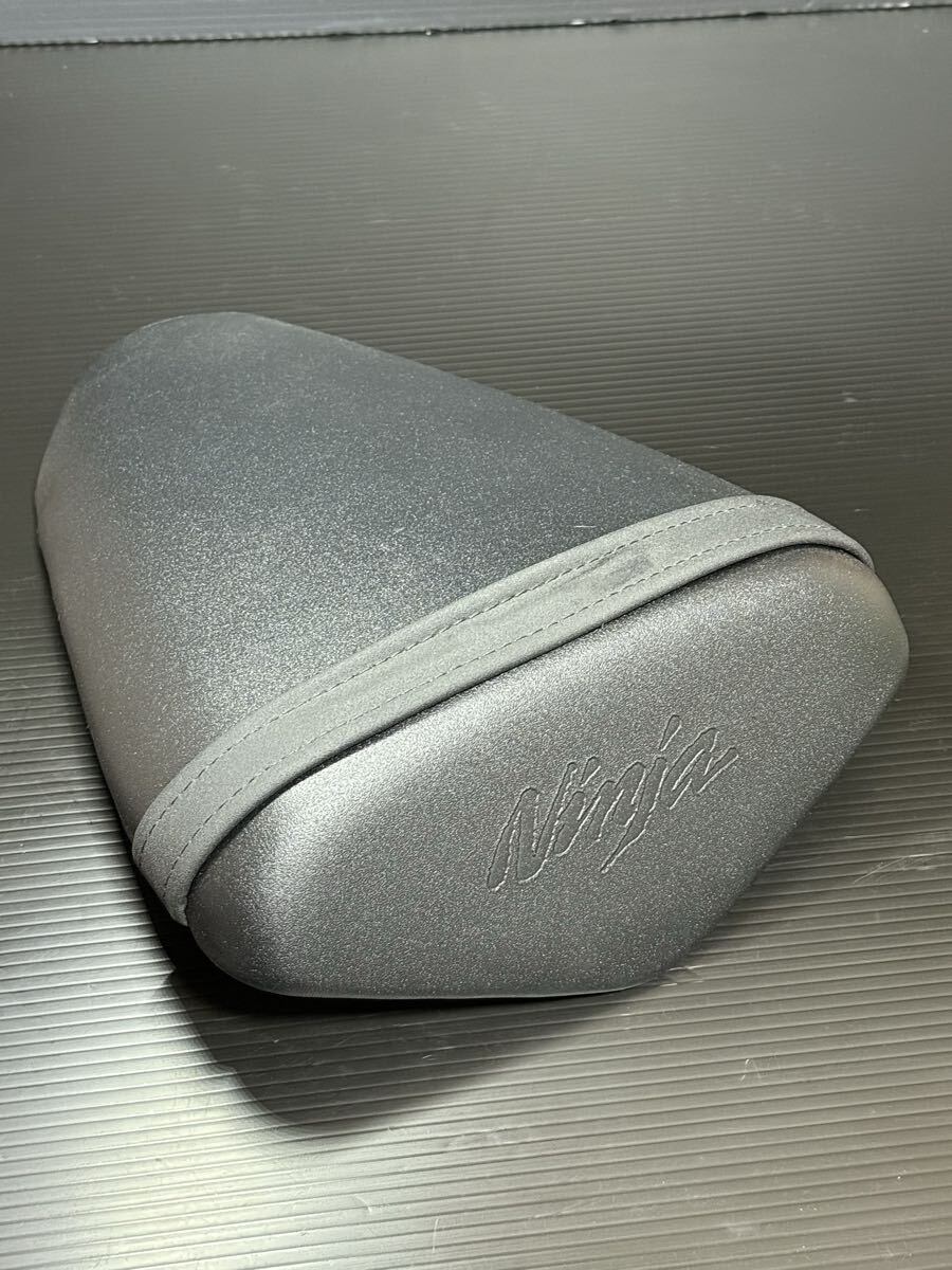 Kawasaki zx6r 2021年式　タンデムシート　新品・未使用 Kawasaki zx6r 2021年式 タンデムシート 新品・未使用 - メルカリ