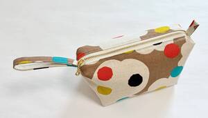 ★ハンドメイド★持ち手付きポーチ 綿麻キャンバス生地 う早この布 ショコラ 内布10号帆布★