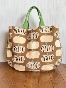 ハンドメイド くったり大きいトートバック ラウンドマチタイプ ちょっとおしゃれなかぼちゃたち・・