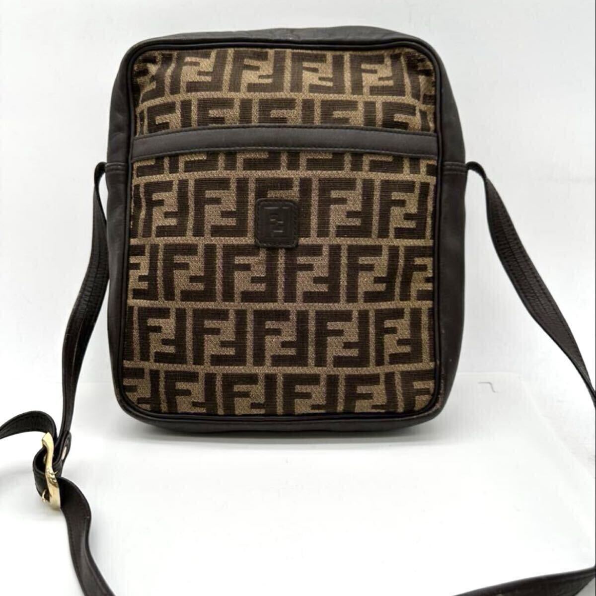 希少❗️美品☆フェンディ　ズッカ　エピ　メッセンジャーバッグ　黒　ユニセックス FENDI - フェンディ ショルダーバッグ ズッカ フラップ
