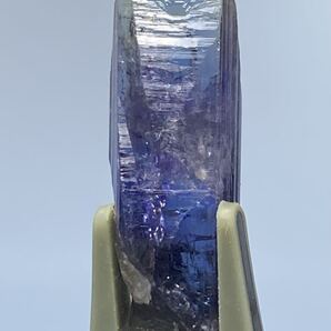 タンザニア産 タンザナイト 原石 磨きなし 約2.5g 1213