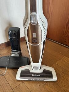 エレクトロラックス 充電式掃除機 スティッククリーナー コードレス エルゴラピード