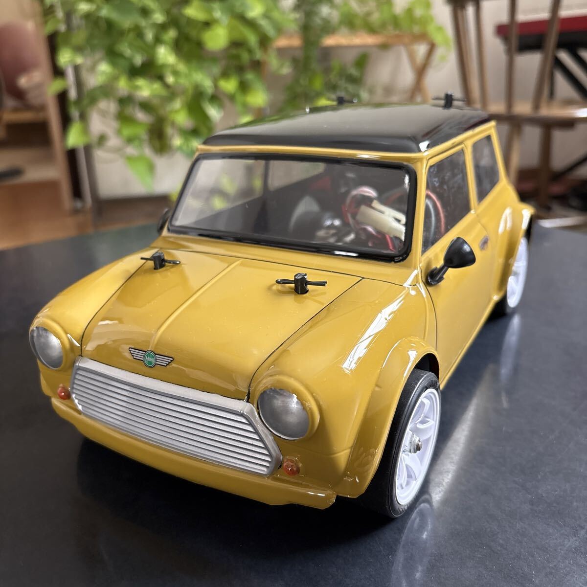 タミヤ ミニクーパーRCカー Futaba MEGA TECH JUNIOR タミヤから「ミニクーパーレーシング」の1/10電動RCカーが登場